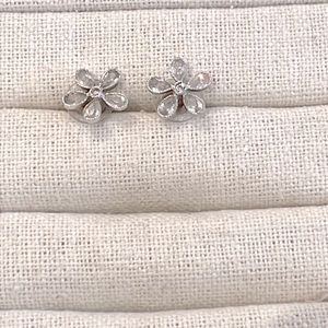 Beautiful sterling silver flower earrings